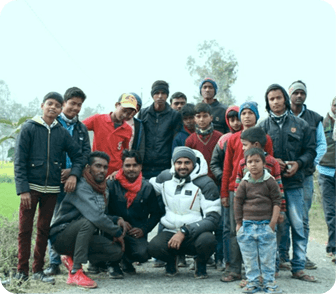 Group photo of SSS Anandvan volunteers and families